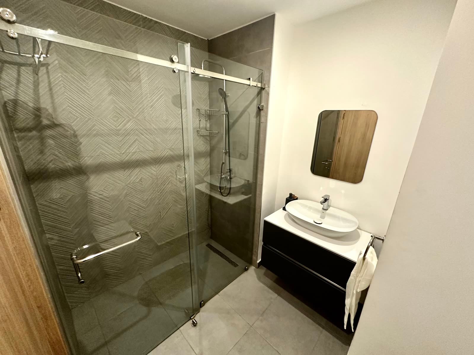 Full bathroom — walk-in shower